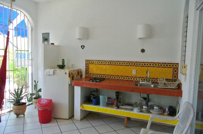 MARAVILLA2013_GardenApartment_kitchen1 (161K)