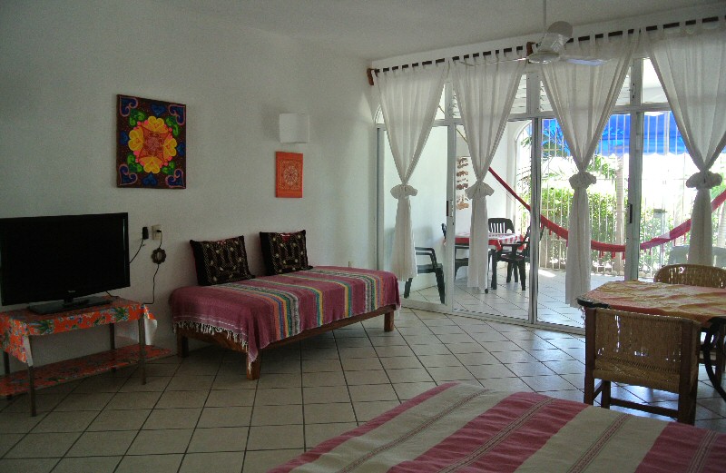 MARAVILLA2013_GardenApartment_bed3 (162K)