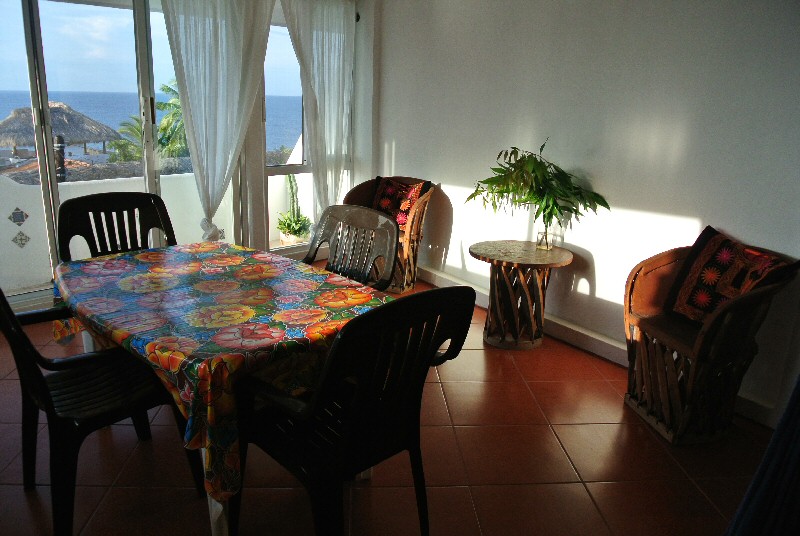 MARAVILLA2013_RoofApartment_dining1 (157K)