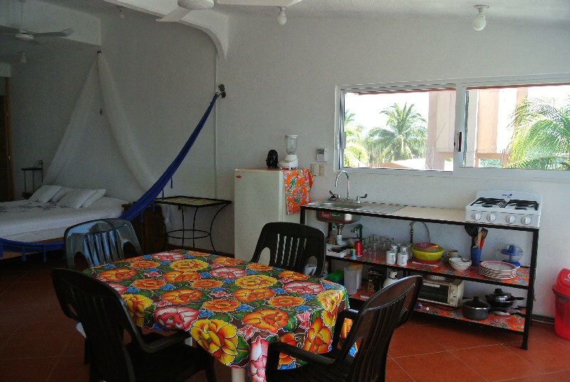 MARAVILLA2013_RoofApartment_kitchen1 (170K)